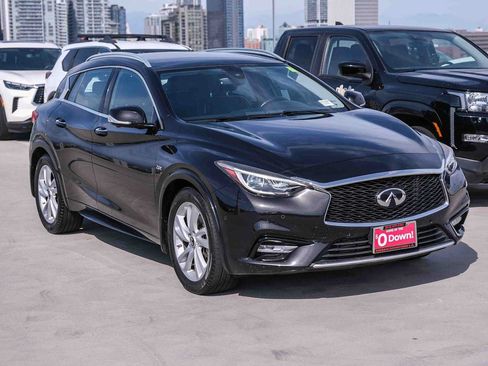 Used 2019 INFINITI QX30 w/ Cargo Package FWD image 3
