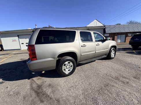 Used 2007 Chevrolet Suburban LT w/ LT Preferred Equipment Group image 10