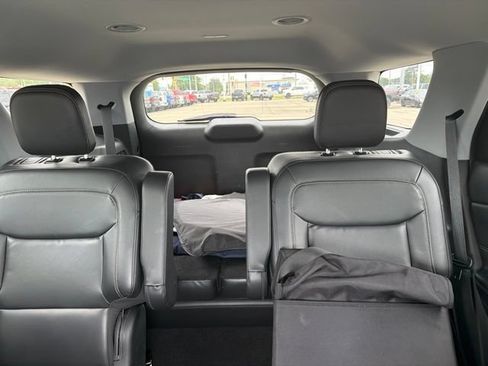 Used 2022 Ford Explorer XLT w/ Equipment Group 202A AWD/4WD image 14