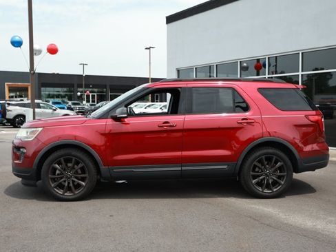 Used 2019 Ford Explorer XLT w/ Equipment Group 202A FWD image 8