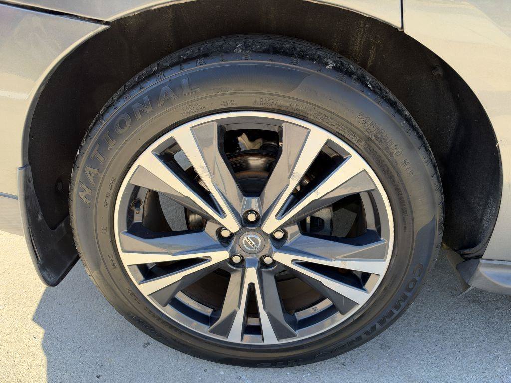 Used 2020 Nissan Pathfinder Platinum FWD image 9