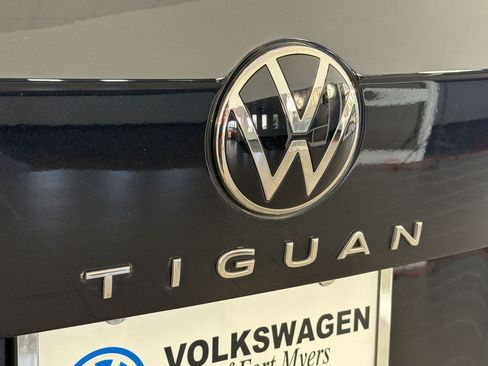 Used 2023 Volkswagen Tiguan SE R-Line FWD image 34