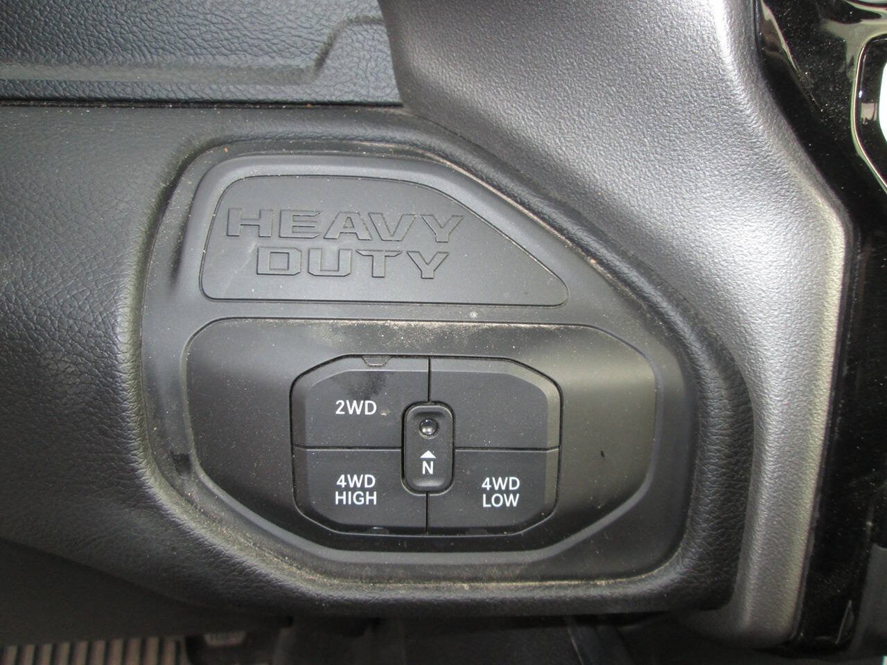 Used 2025 RAM 2500 Laramie AWD/4WD image 16
