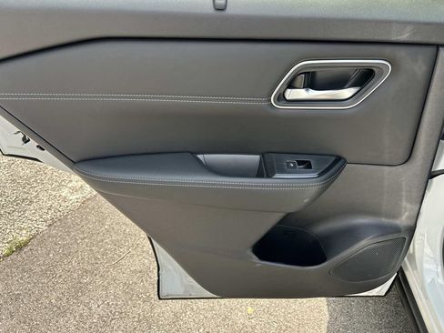 Certified 2025 Nissan Rogue Platinum w/ Platinum Premium Package FWD image 23