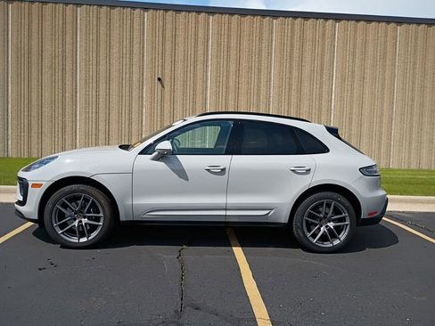 Certified 2025 Porsche Macan AWD/4WD image 2