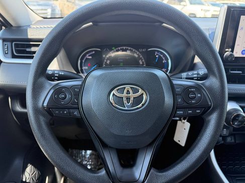 Used 2025 Toyota RAV4 LE AWD/4WD image 32