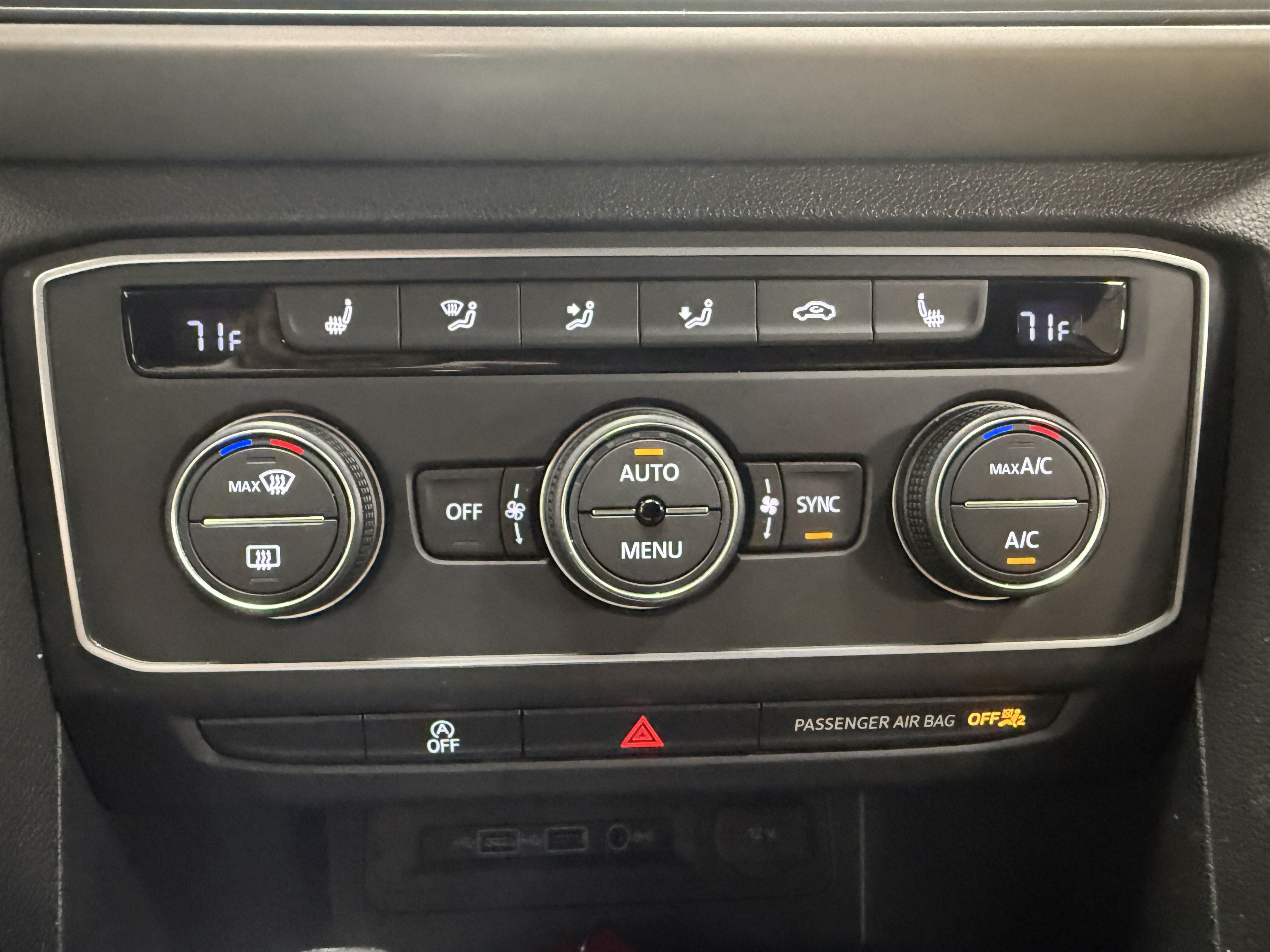 Certified 2020 Volkswagen Atlas Cross Sport SE w/ Panoramic Sunroof Package AWD/4WD image 18