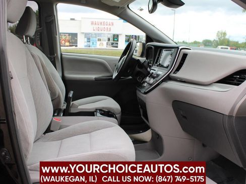 Used 2018 Toyota Sienna LE image 14