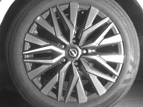 Used 2025 Nissan Altima 2.5 SV FWD image 14
