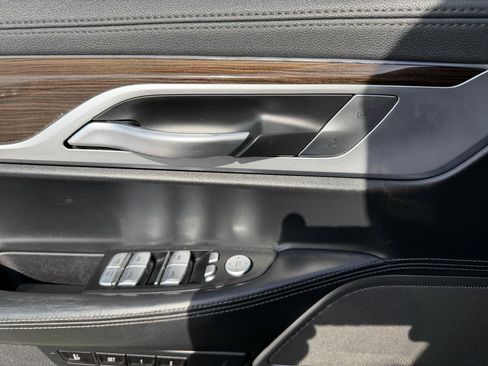 Used 2020 BMW 740i w/ Premium Package image 25