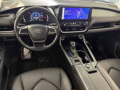 Used 2025 Toyota Grand Highlander AWD image 20