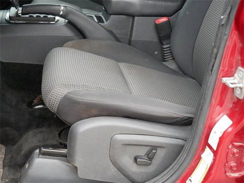 Used 2010 Jeep Commander Sport image 14