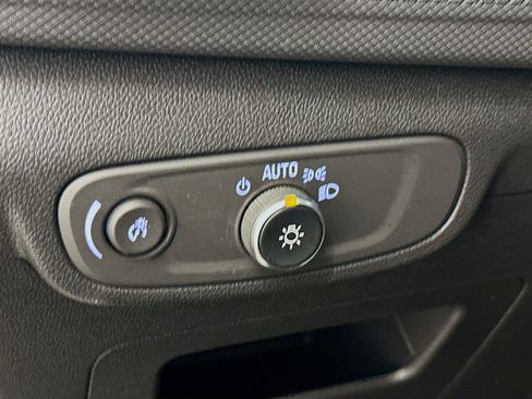 Used 2025 Chevrolet TrailBlazer LT AWD/4WD image 17