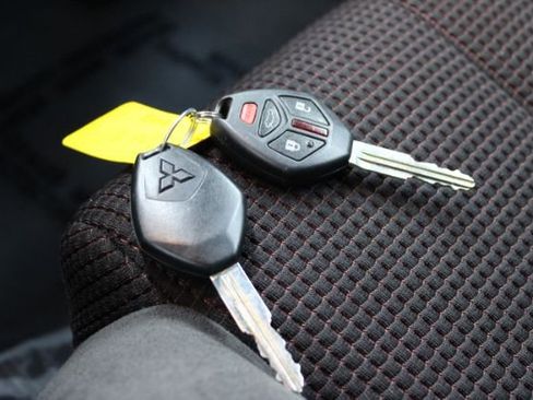 Used 2009 Mitsubishi Eclipse GS image 8