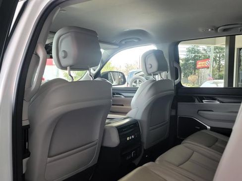 Certified 2023 Jeep Wagoneer L Series II AWD/4WD image 16