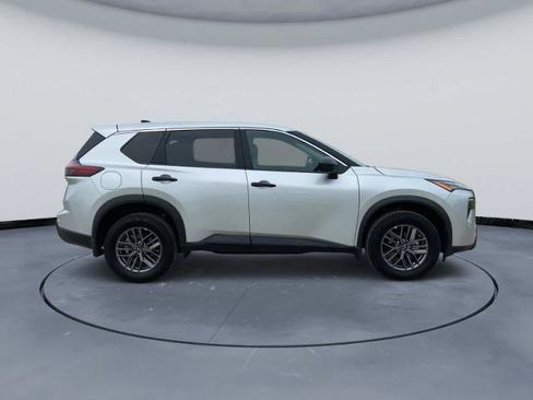 Used 2025 Nissan Rogue S FWD image 9