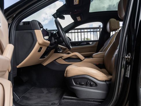 Certified 2024 Porsche Cayenne Coupe AWD/4WD image 23