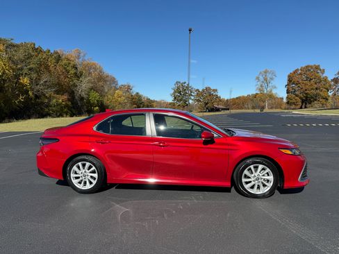 Used 2023 Toyota Camry LE image 2