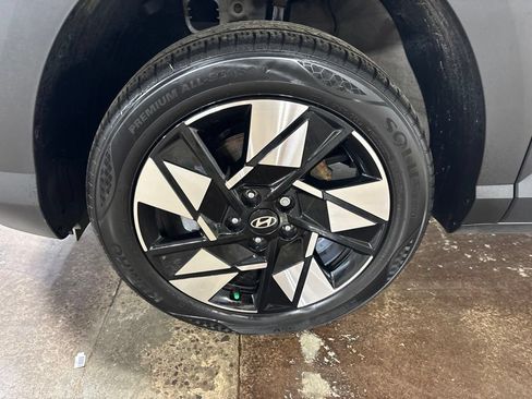 Certified 2024 Hyundai Kona SEL AWD/4WD image 9