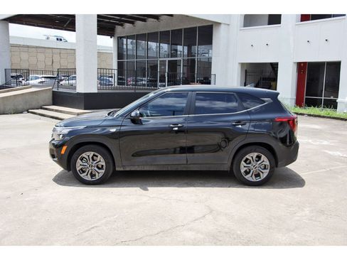Used 2024 Kia Seltos LX AWD/4WD image 4