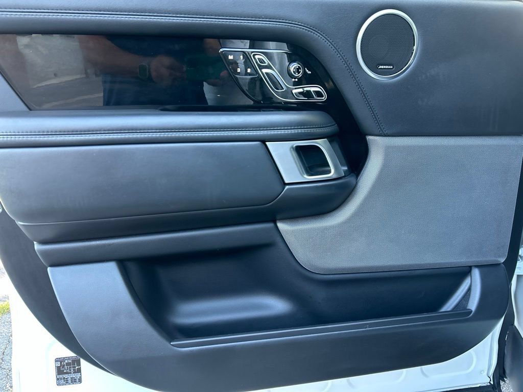 Used 2019 Land Rover Range Rover Supercharged AWD/4WD image 11
