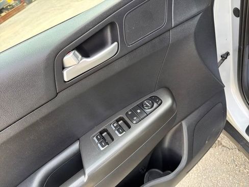 Used 2019 Kia Sportage LX image 13