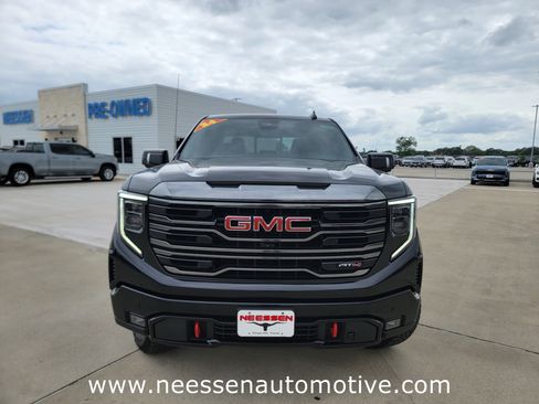 Used 2024 GMC Sierra 1500 AT4 w/ Technology Package AWD/4WD image 2