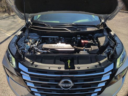 Used 2025 Nissan Rogue S image 17