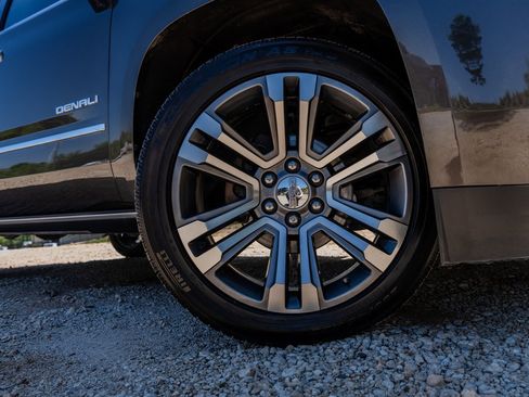 Used 2019 GMC Yukon Denali w/ Denali Ultimate Package image 13