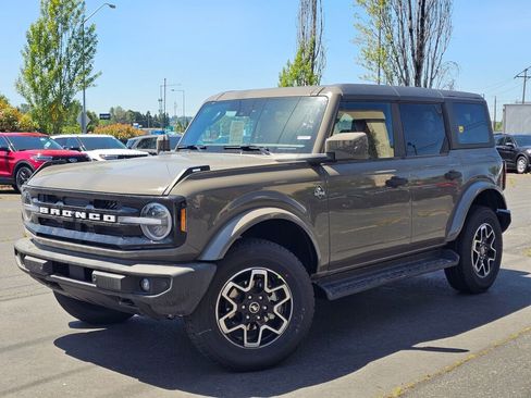 New 2026 Ford Bronco Outer Banks AWD/4WD image 1