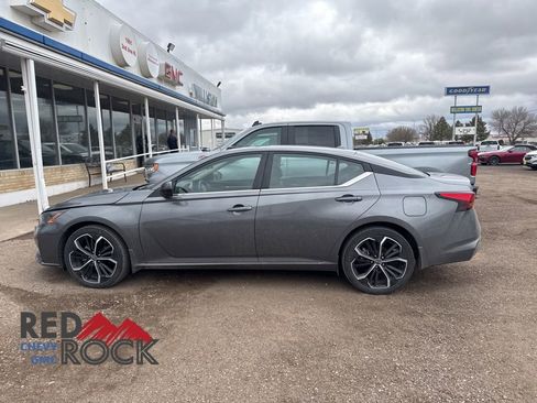 Used 2024 Nissan Altima 2.5 SR w/ SR Premium Package AWD/4WD image 16
