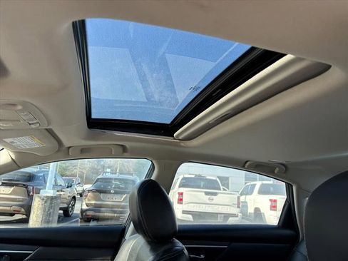 Used 2016 Nissan Altima 3.5 SL w/ 3.5 Technology Package image 13