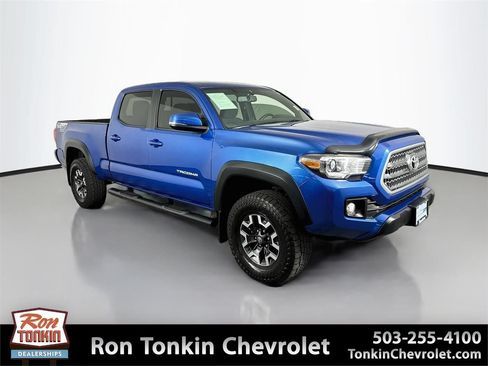 Used 2017 Toyota Tacoma TRD Off-Road w/ Premium & Technology Package AWD/4WD image 1