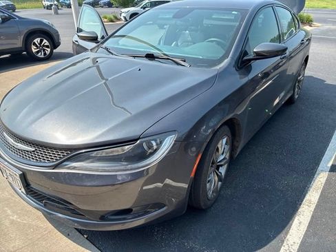 Used 2015 Chrysler 200 S FWD image 2