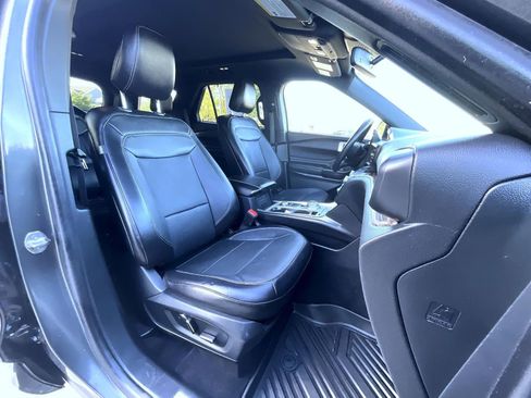 Used 2020 Ford Explorer Limited AWD/4WD image 16