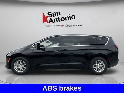 New 2027 Chrysler Pacifica Select FWD image 8