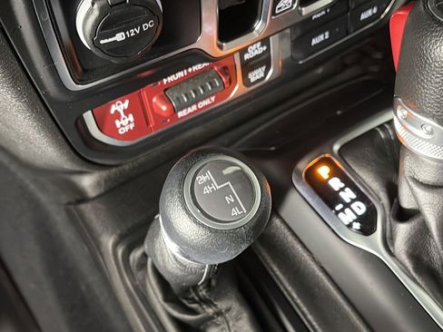 Used 2024 Jeep Wrangler Unlimited Rubicon w/ Technology Group image 25