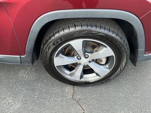 Used 2019 Jeep Cherokee Limited image 5