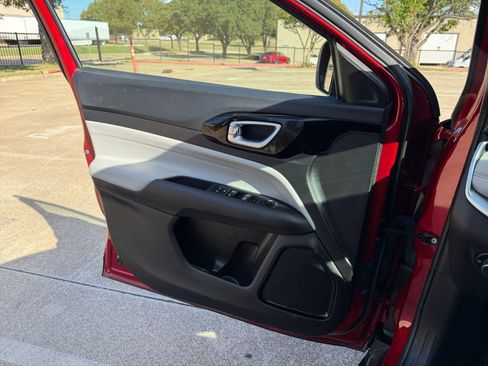 Used 2025 Jeep Compass Limited image 20