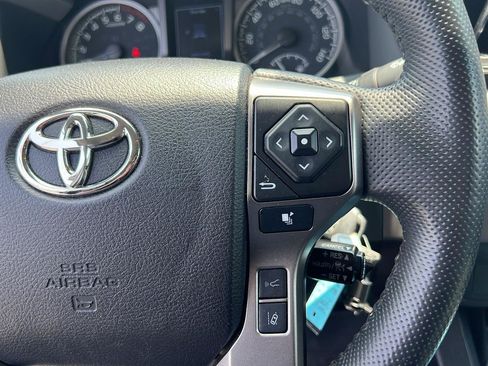 Used 2022 Toyota Tacoma SR5 RWD image 13