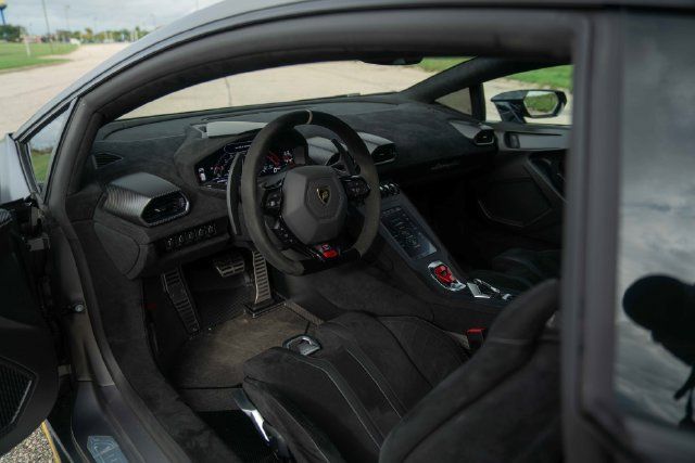 Used 2022 Lamborghini Huracan STO RWD image 36