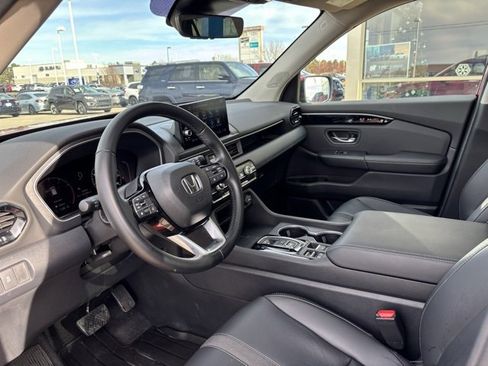 Certified 2025 Honda Pilot Touring image 11