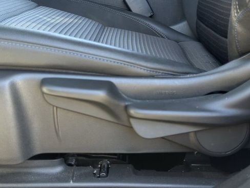 Certified 2025 Chevrolet Trax LT image 28