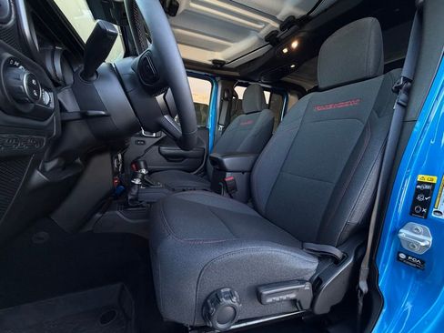 Used 2025 Jeep Gladiator Rubicon w/ Convenience Group image 6