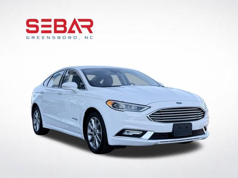 Used 2017 Ford Fusion SE w/ Equipment Group 602A image 3