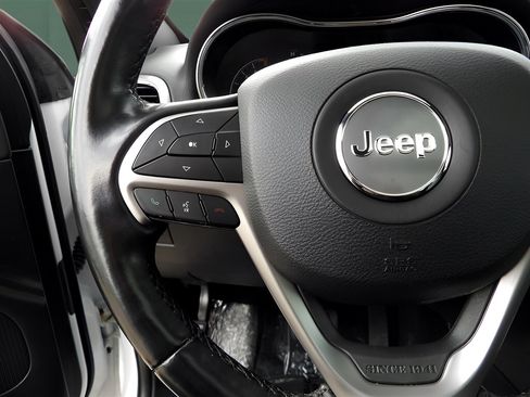 Used 2021 Jeep Grand Cherokee Limited image 29