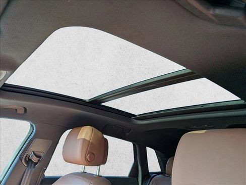 Used 2022 Audi e-tron Premium w/ Convenience Plus Package image 12