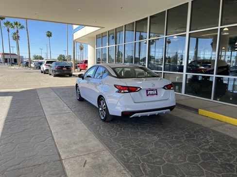 Used 2025 Nissan Versa SV image 3