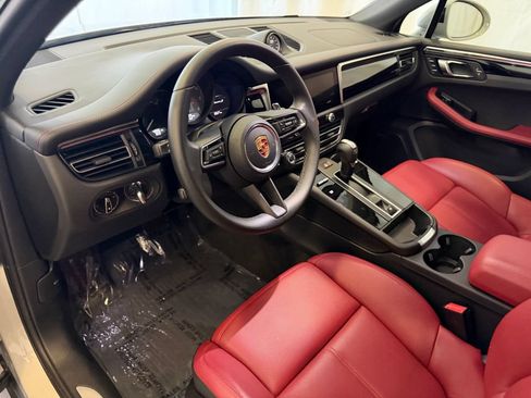 Certified 2026 Porsche Macan S AWD/4WD image 4