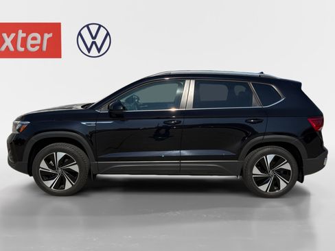 Certified 2024 Volkswagen Taos SE image 12